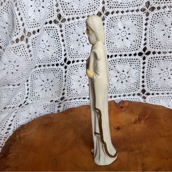 Beautiful Vintage Joseph‎ and Mary porcelain statues - gold touches - Picture 6 of 12